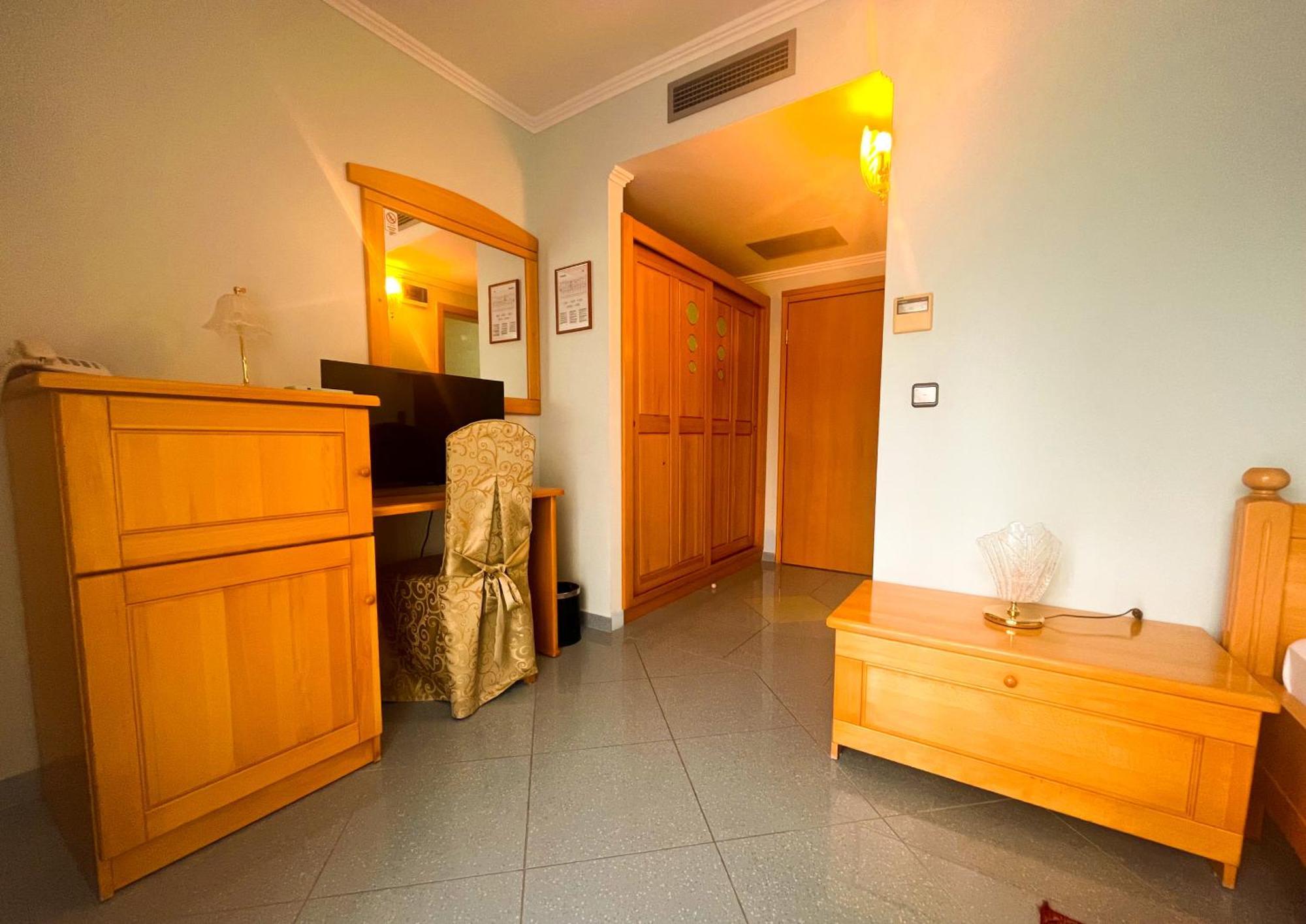 Hotel Miramare Vodice Oda fotoğraf